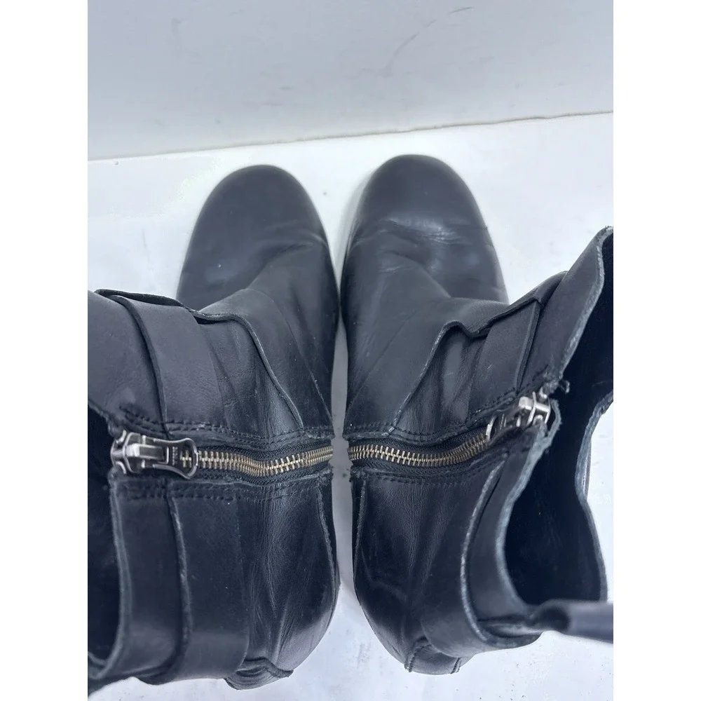 Kork-Ease boots Women's Black 8M Buckle Side Zip Ankle Moto